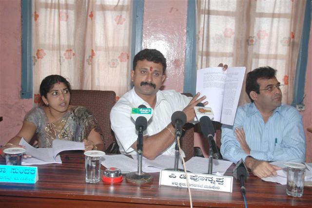 president CMC (Centre) Vice President (Left) and Commsioner at the press meet (Small) CMC chief refutes opposition charges