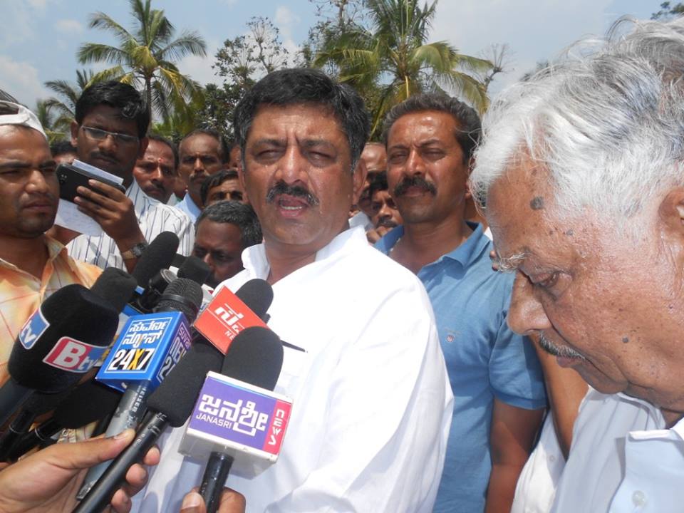 Power minister Mr.D.K.Shivkumar visited Permad and listen to the greevience of the farmers and invited for the meeting with CM.