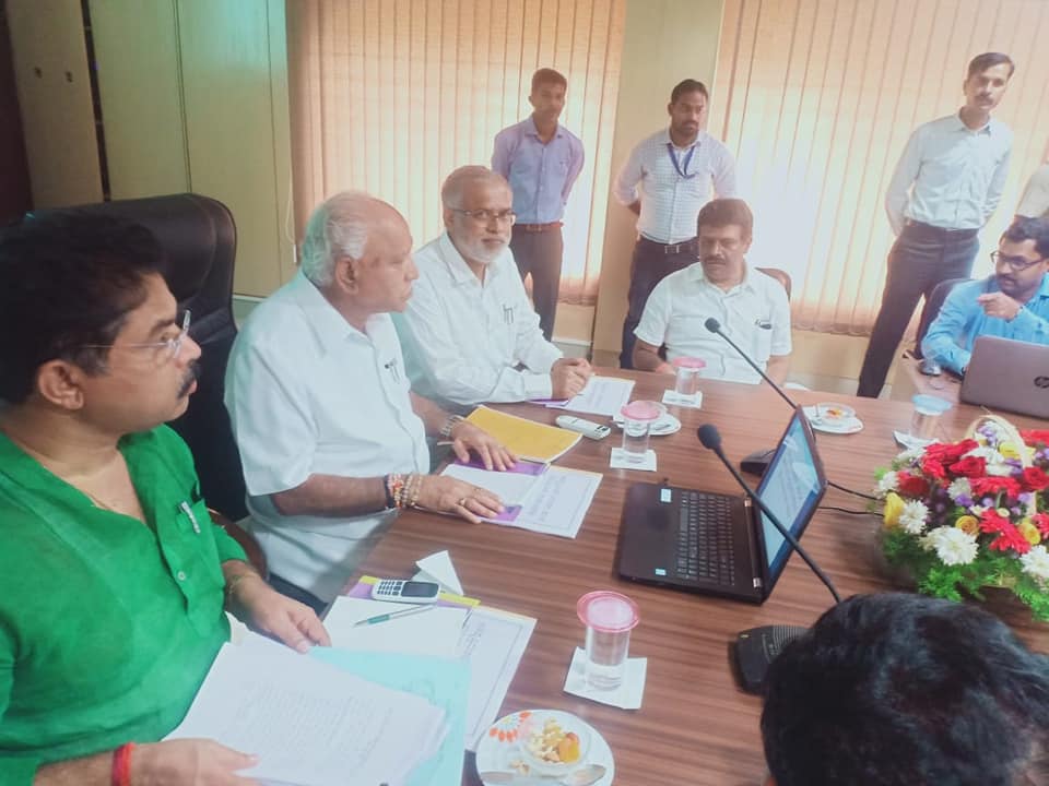 Appachu Ranjan with S Suresh Kumar and CM Yeddyurappa Committee formed to look into the chapter on Tipu Sultan