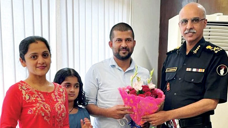 Pratap Simha with M A Ganapathy Pratap Simha with NSG Director M A Ganapathy